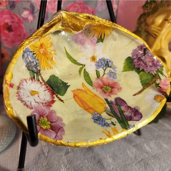 DECOUPAGE CLAM SHELL DECOUPAGE FLOWERS TRINKET DISH - Picture 2 of 7